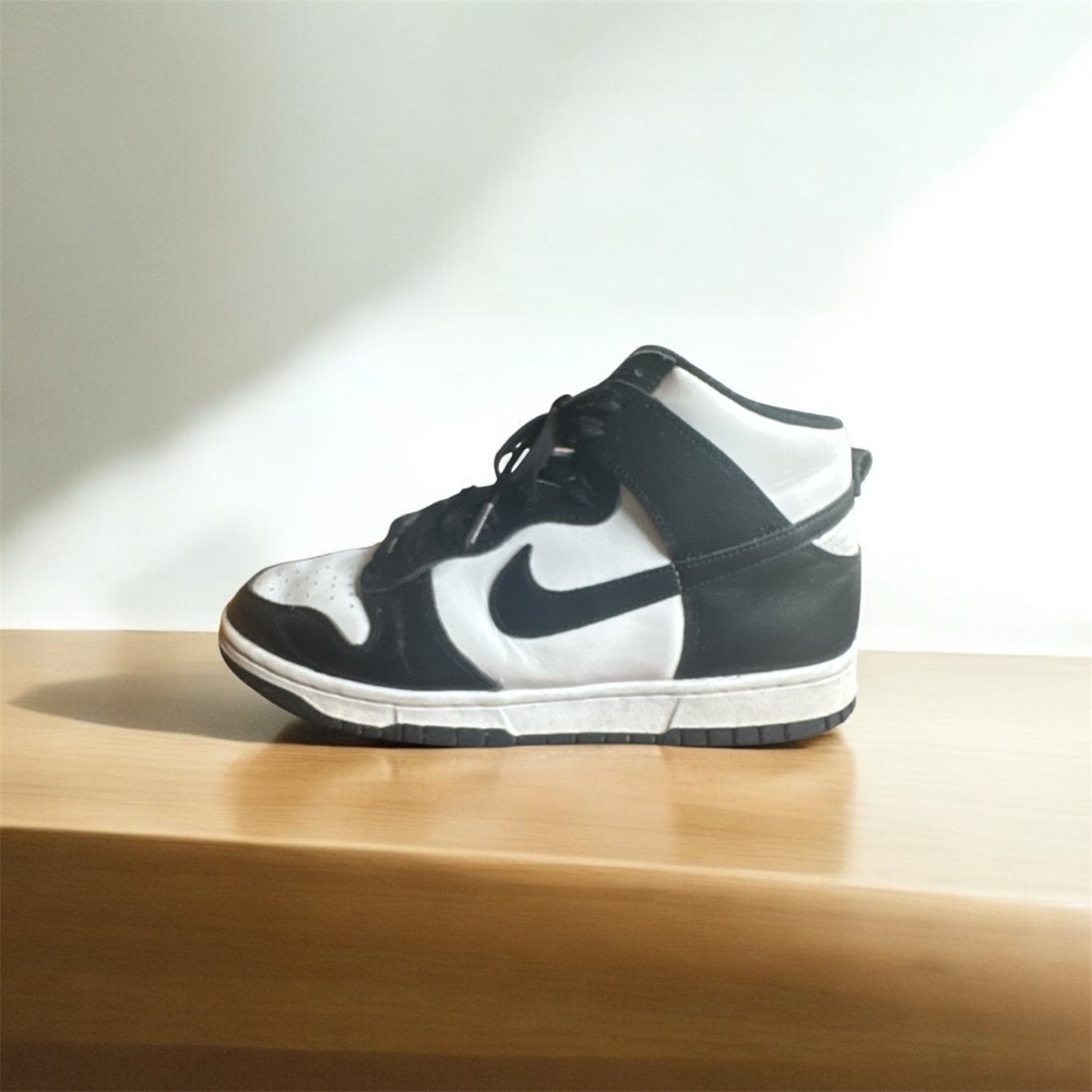 Nike Men’s Dunk High Black and White size 10